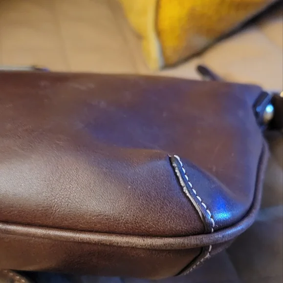 ⭐️ Coach Legacy Series Crossbody Leather Bag Host Pick ⭐️